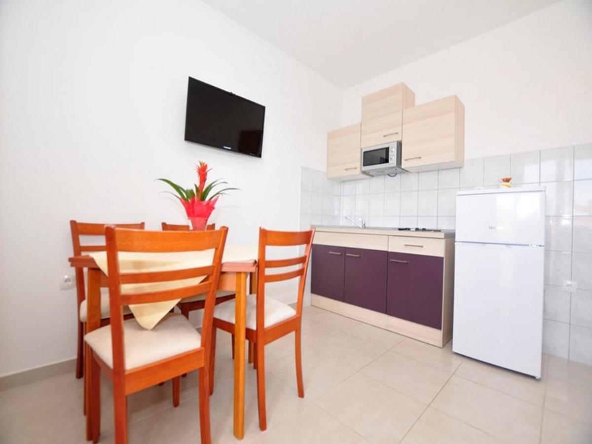 Apartments Zora Tucepi Luaran gambar