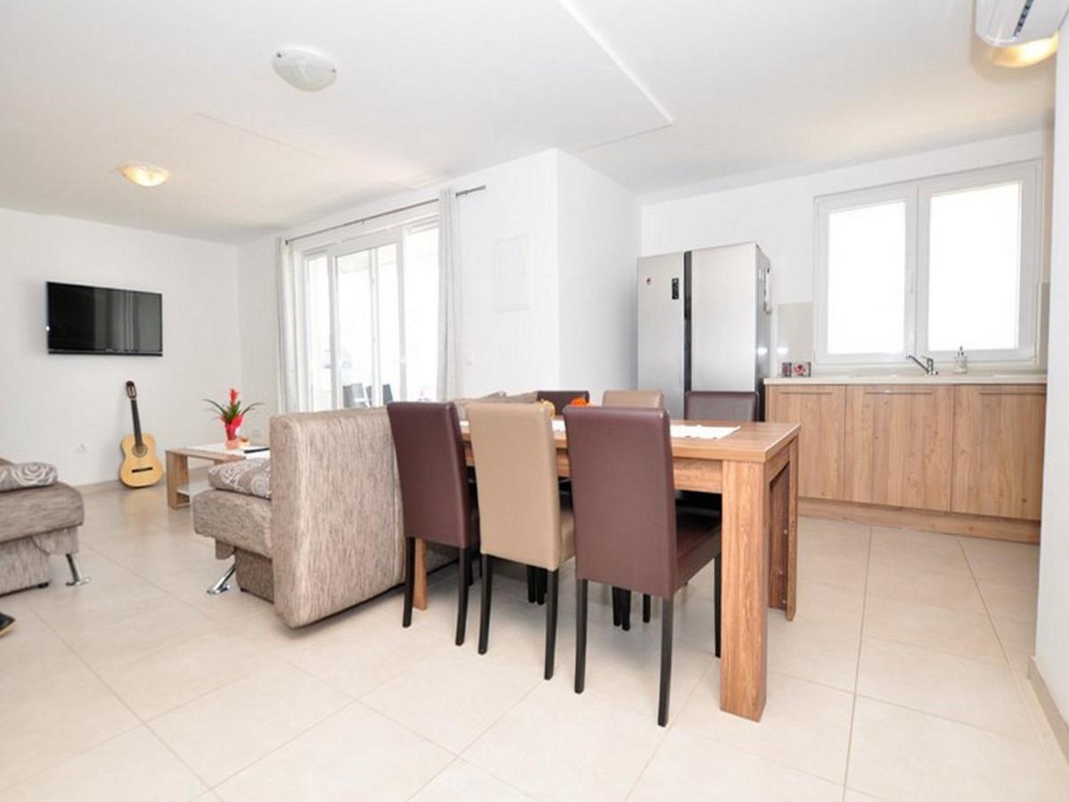 Apartments Zora Tucepi Luaran gambar